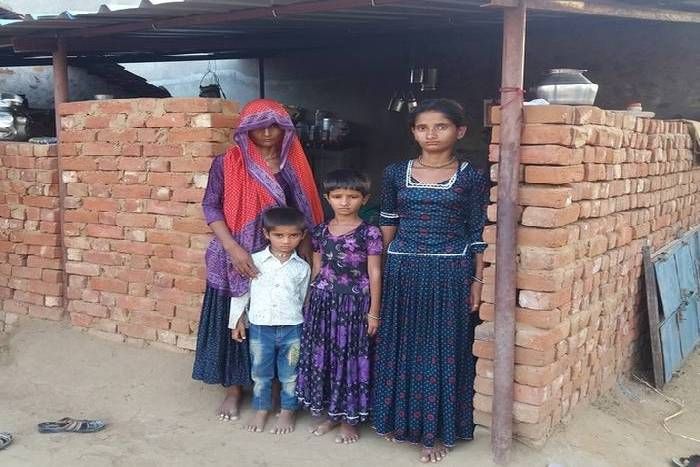 वक्त की मार ने राधादेवी की पलट दी जिंदगी, दर-दर की ठोकरें खाने को मजबूर