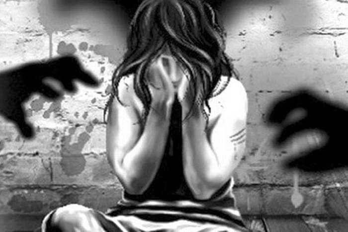 चलती ट्रेन की पैंट्री कार में महिला के साथ दुष्कर्म, आरोपी वेटर को पुलिस ने किया गिरफ्तार