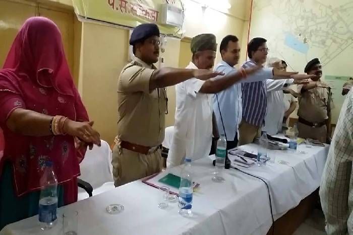 Pledge not to use plastic in ramdevra fair Ramdevra Fair- विधायक, एसपी व कलक्टर ने ली शपथ- कहा ना यह काम करने देंगे और ना वह