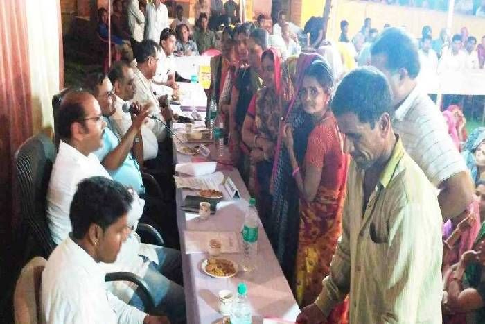 प्रतापगढ़ रात्रि चौपाल में एसीईओ ने सुनीं ग्रामीणों की समस्याएं