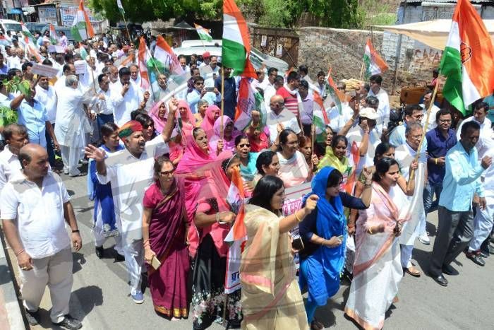 congress rally in jodhpur, congress jodhpur, kisan maha padav in jodhpur, farmers agitation in jodhpur, farmers of jodhpur, congress come together with farmers, jodhpur news जोधपुर में किसानों के साथ लडऩे पहुंची कांग्रेस की रैली के बाद हुआ ये हाल
