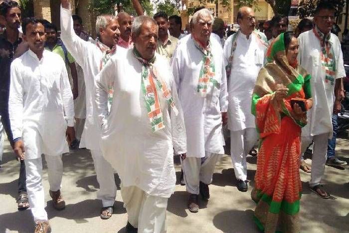Congress made protest Jaislamer politics- रस्म अदायगी रहा कांग्रेस का धरना, पौन घंटे में हुआ पूरा