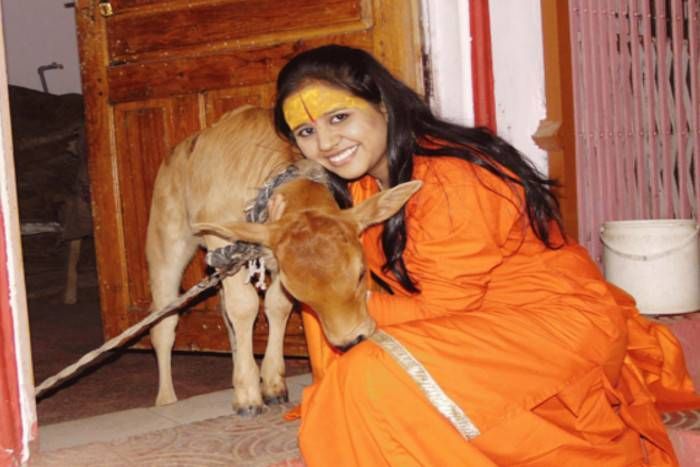 Sadhvi Saraswati साध्वी सरस्वती की PM मोदी से अपील, कहा- शान के लिए बीफ खाने वालों को फांसी दें सरकार
