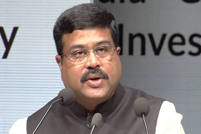 Dharmendra Pradhan दुनिया की सबसे बड़ी ग्रीनफील्ड रिफाइनरी के लिए करार, पढें खास बातें
