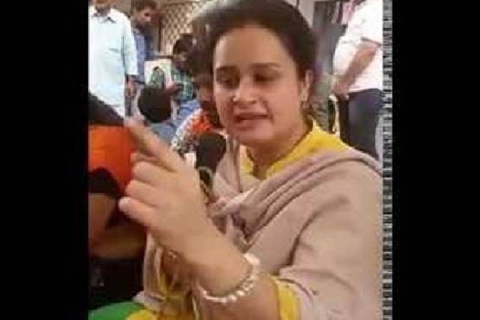 Poonam Ankur Chhabra देश-प्रदेश की सरकारें बडे-बडे वादे कर खुद को किसानों का हितैषी कहती हैं, कर्ज तो माफ करें: पूनम छाबडा