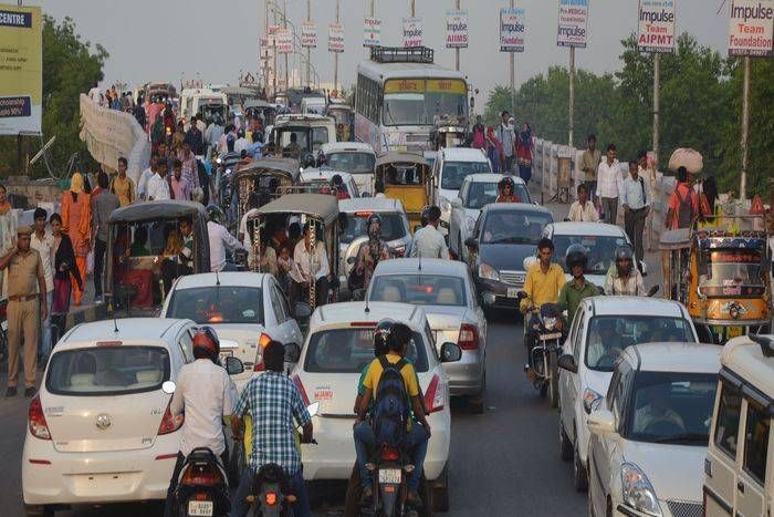 शहर में पार्किंग नहीं होने से बढ़ रहा है जाम