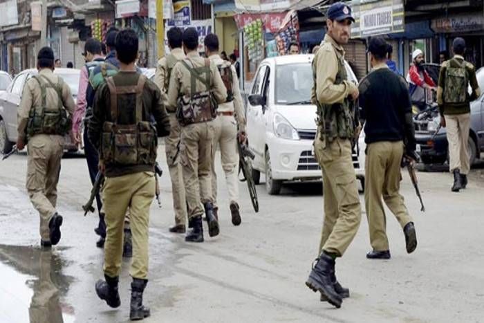 Police party J&K: अनंतनाग में बड़ा आतंकी हमला, एसएचओ समेत 6 पुलिसकर्मी शहीद- सेना मुस्तैद