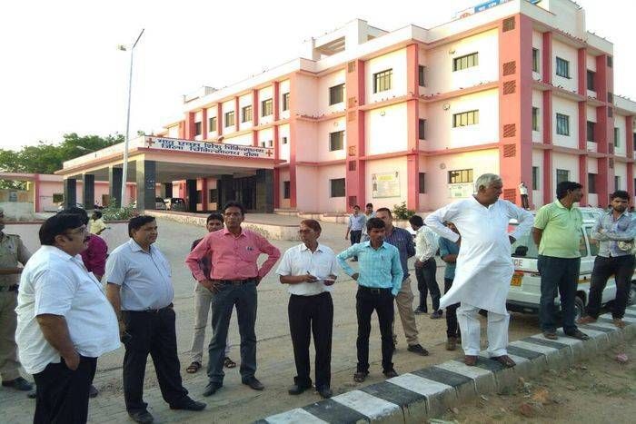 Collector and MLA did the inspection of the District Hospital, the dissonance about the cleanliness system कलक्टर व विधायक ने किया जिला चिकित्सालय का निरीक्षण, सफाई व्यवस्था को लेकर जताई नाराजगी
