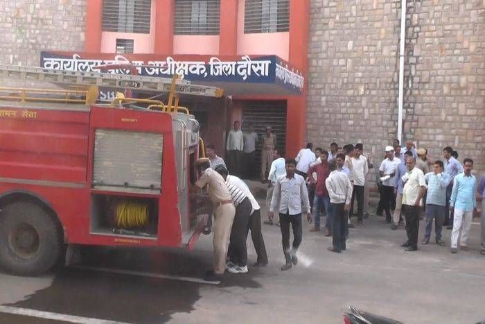 What happened in the Dausa SP office that the alleged rumor ... read full case दौसा एसपी कार्यालय में ऐसा क्या हुआ कि मच गई अफरा-तफरी... पढ़ें पूरा मामला
