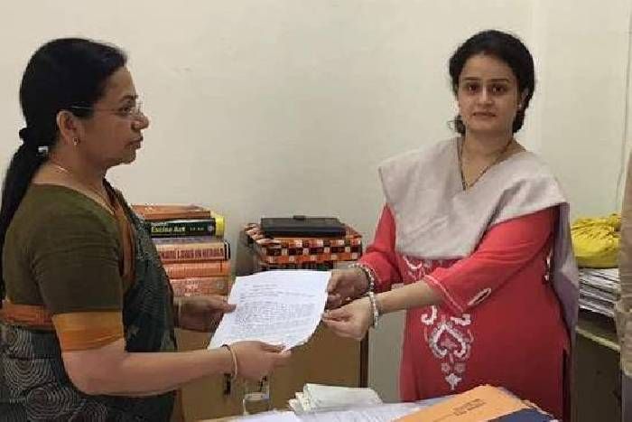 poonam chhabra, jaipur शराबबंदी को लेकर पूनम छाबड़ा ने एडिशनल कमिश्नर से की बातचीत, समथर्कों ने कहा- विरोध होगा तेज