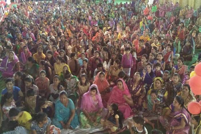 प्रतापगढ़ भक्ति संध्या में उमड़े लोग