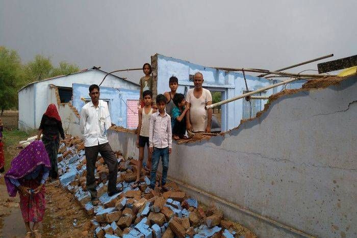Rain with rain, house wall collapse, three wounded अंधड़ के साथ बारिश, मकान की दीवार गिरी, तीन घायल
