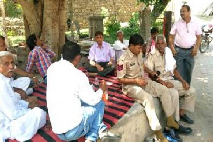 tonk समाजकंटकों ने फिर फैंके पत्थर , गेट को भी तोड़ा, पुलिस कर रही पूछताछ