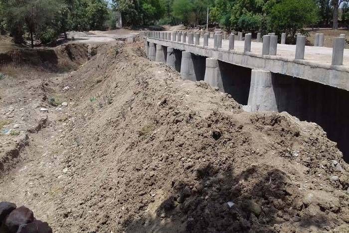 #Mansoon Alert OMG पुलिया के पास बना दी मिट्टी की पाल?