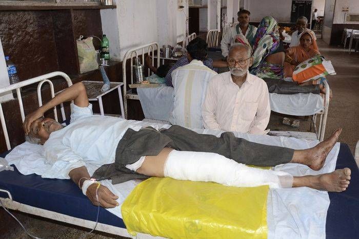सड़क हादसे में पुत्र की मौत, पिता घायल