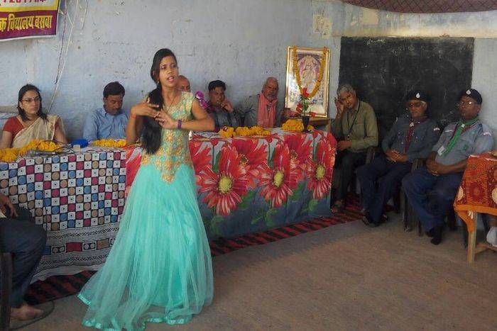 The presentation by the girls on the conclusion of Scout and Guide Camp स्काउट एवं गाइड शिविर के समापन पर छात्राओं ने दी प्रस्तुति