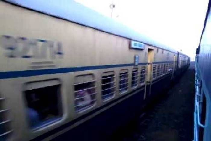 indore jodhpur express यात्रीगण कृपया ध्यान दें! जोधपुर-इंदौर एक्सप्रेस अब जयपुर में सांगानेर स्टेशन पर भी रुक जाया करेगी