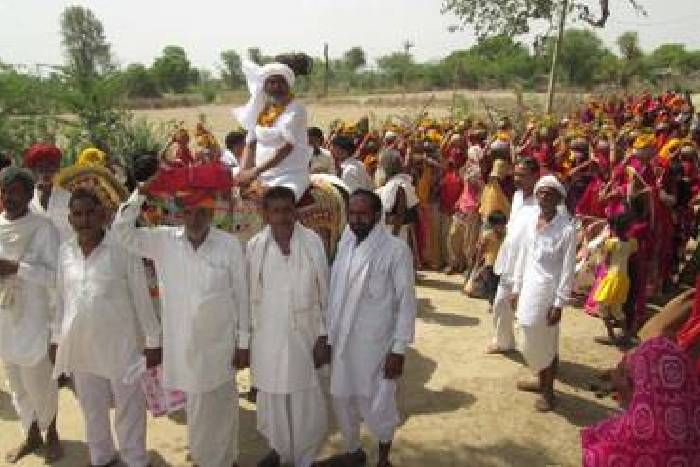 tonk सत्संग के आयोजन पर कलश यात्रा में उमड़े श्रद्धालु