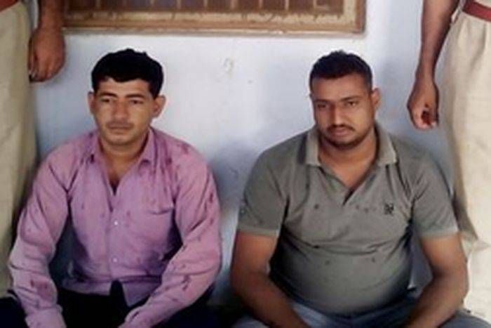 युवती से प्रेम प्रसंग मामले में युवक का बाल उखाडऩे व फिल्मी स्टाइल में उल्टा लटका कर मारने के आरोप में दो गिरफ्तार