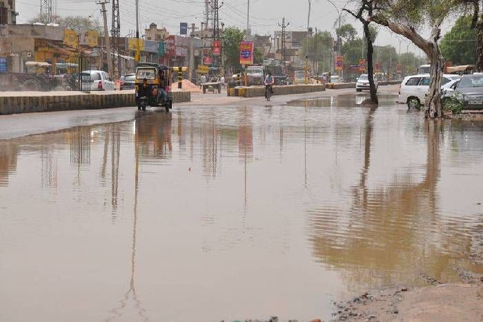 water .....और बरसात आई तो कहां जाएगा पानी
