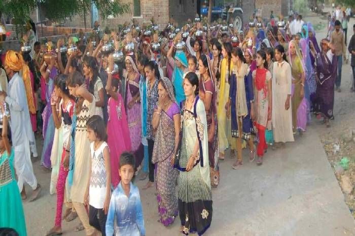 प्रतापगढ़ कलशयात्रा में उमड़े लोग
