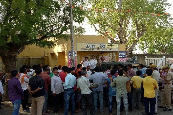 नहीं थमा गुस्सा, पाक समर्थित नारों के विरोध में निकाला जुलूस