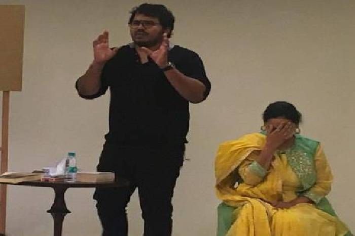 सावधान! इस शख्स से मत मिलाना आंखें, सम्मोहित कर पढ़ लेता है मन की सारी बातें...