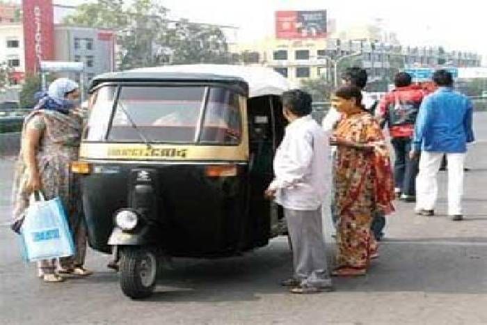 OMG! कोटा में ऑटो चालक यात्रियों से वसूल रहे दोगुना किराया