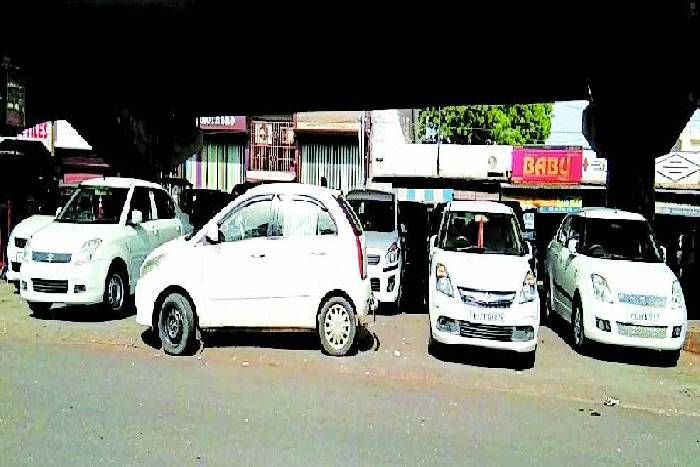 टैक्सी परमिट के बिना दौड़ रही कारें, परिवहन विभाग को लाखों का नुकसान