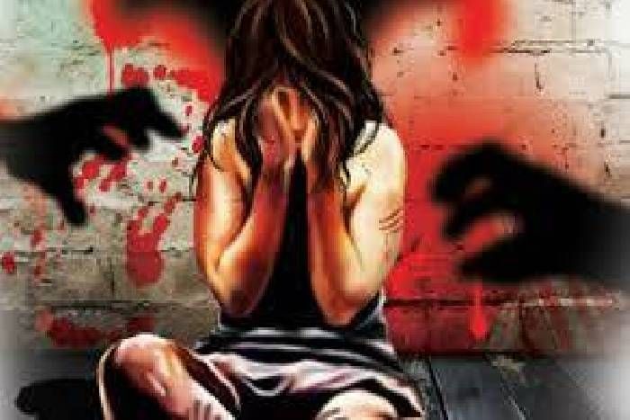 police arrested a man who rape with an girl
मासूम को नशीला पदार्थ पिलाकर उसने बनाया था अपनी गंदी हरकतों का शिकार, अब आया पकड़ में