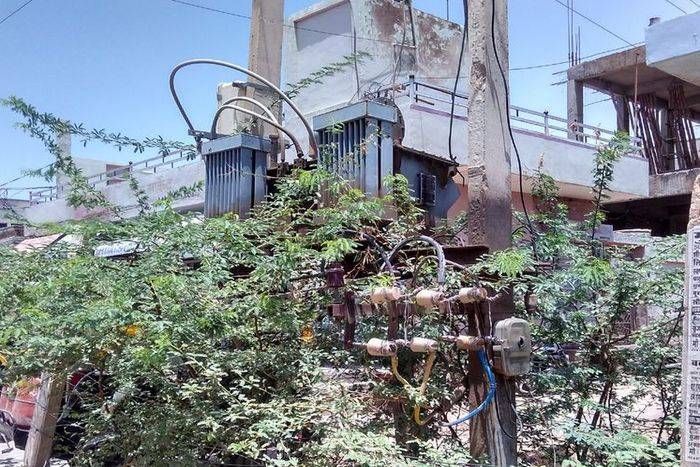 निगम अधिकारी मौन, हवा के झोंके से गुल हो जाती है बिजली, परेशान होती है जनता