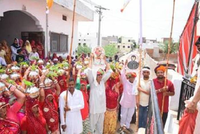 tonk शिव मंदिर में मूर्ति प्राण-प्रतिष्ठा को लेकर निकाली कलश यात्रा
