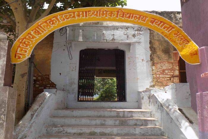बालिका स्कूल में लम्बे समय से पद खाली, प्रयोगशालाओं पर लटके हैं ताले