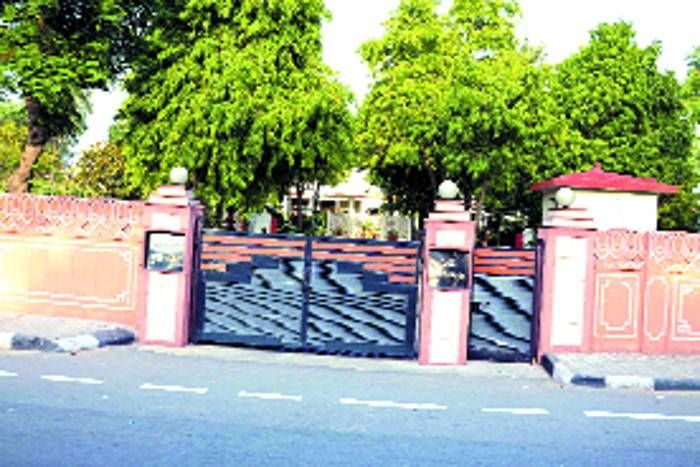नए मुख्य सचिव की तलाश, मीना ने समेटना शुरू किया सरकारी बंगले से सामान