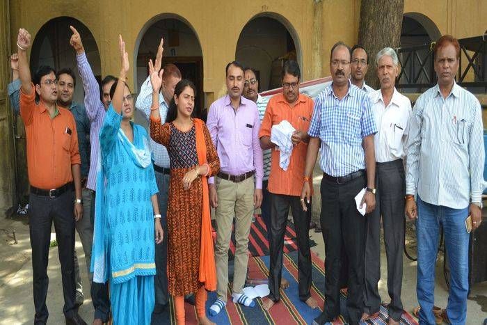 Video: हड़ताल से गांव से लेकर सरकार तक के काम फेल