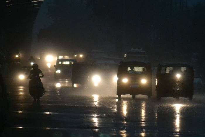 Heavy Rain in Kota तेज हवा के साथ बारिश ने मचाया कोहराम, अंधेरे में डूबा शहर