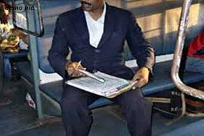 passengers beat two TTE in the train पेनल्टी को लेकर हुआ विवाद, यात्रियों ने ट्रेन में ही कर डाली दो टीटीई की पिटाई