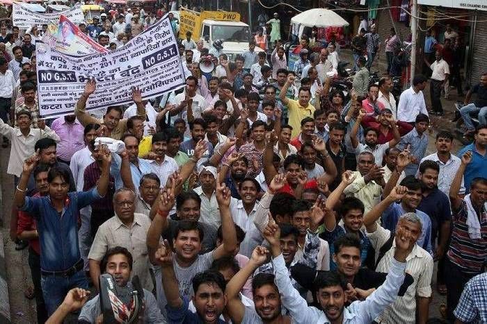 news & Photos rajasthan GST से कपड़ा व्यापारी इतने खफा कि काली पट्टी बांध सरकार के खिलाफ रोज कर रहे प्रर्दशन, कहा- नहीं मंजूर