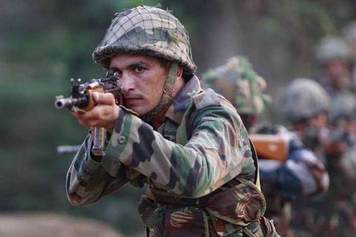 कश्मीर में घुसपैठ की कोशिश नाकाम, सुरक्षाबलों ने दो आतंकियों को किया ढेर