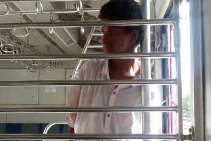 मुंबर्इ की लोकल ट्रेन में युवती के साथ गंदी हरकत, जिनसे थी मदद की आस वो अधिकारी मामला सुनकर हंसने लगा