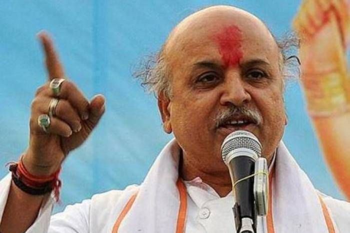 अमरनाथ हमलाः महबूबा मुफ्ती सरकार पर भड़के प्रवीण तोगड़िया, कहा- हमला रोकने में रही विफल, करें बर्खास्त