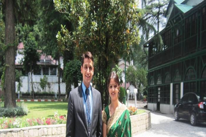 mangesh ghildiyal कॉलेज में नहीं था शिक्षक, तो DM की पत्नी बेटियों का भविष्य संवारने के लिए बन गईं टीचर
