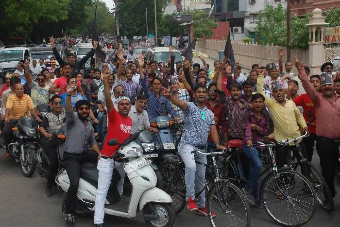 OMG! कोटा में सरेआम मिल रही धमकी, दुकानें बंद करो, नहीं तो मार खाओगे!