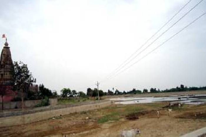 tonk तालाब में झूल रही मौंत, शिकायत के बाद भी विभाग नही दे रहा ध्यान
