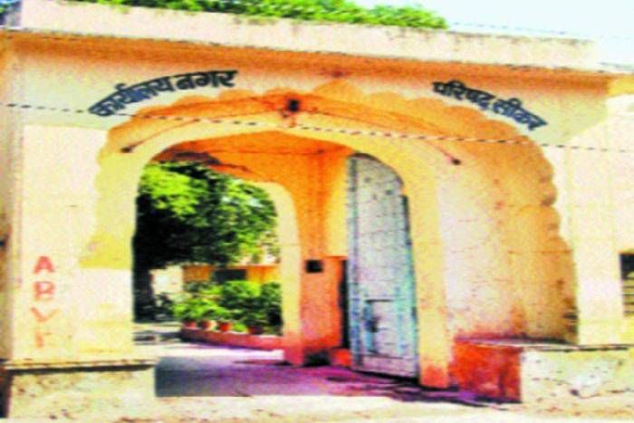 पड़ताल: 13 साल से विवादों में रहे नगर परिषद आयुक्त की सामने आई हकीकत, जानिए इस खबर में..