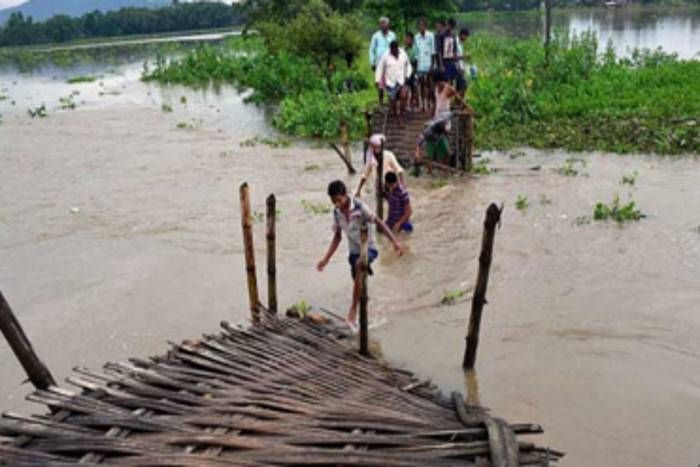 floods असम में बाढ़ का कहर: 44 की मौत तो लाखों हुए बेघर- रिजिजू ने किया प्रभावित इलाकों का दौरा
