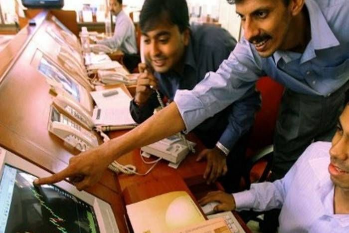 शेयर बाज़ार का ऐतिहासिक दिन, सेंसेक्स पहली बार 32 हजार पार, कारोबारियों-निवेशकों में ख़ुशी की लहर