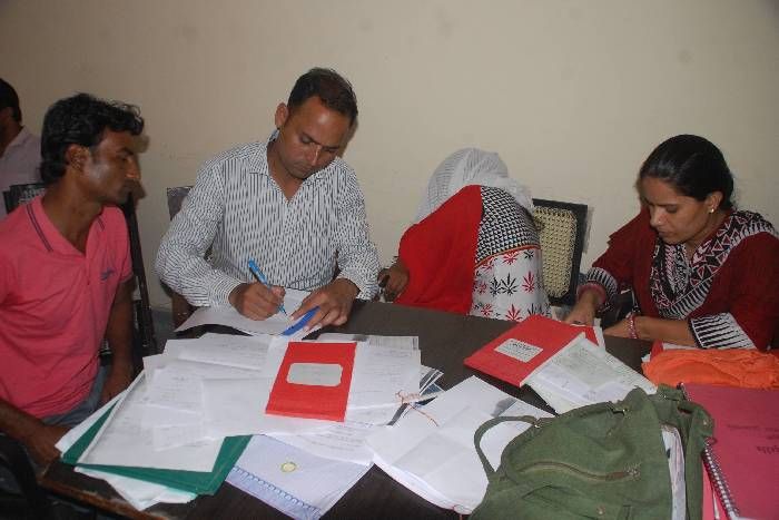 जेईएन कागज पर लिखकर बताती थी रिश्वत में किसकी कितनी हिस्सेदारी, जानकर आप भी चौक जाएंगे...