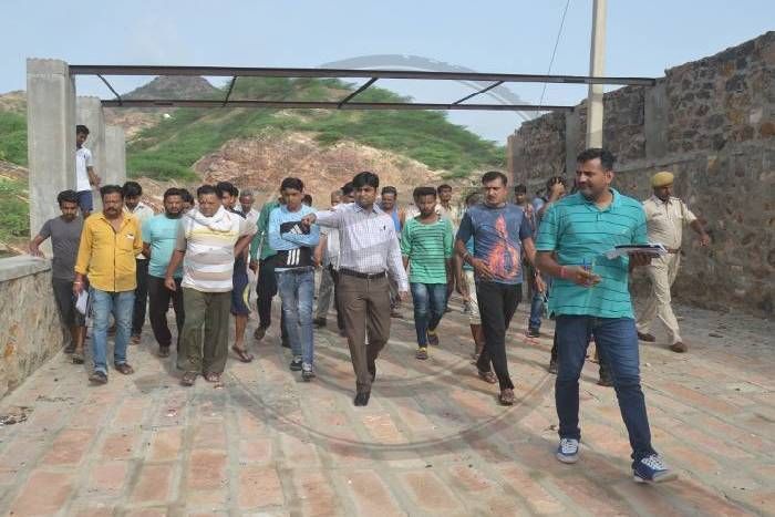 barmer साहब सड़कों पर निकले तो पता चला शहर के हालात कितने खराब है