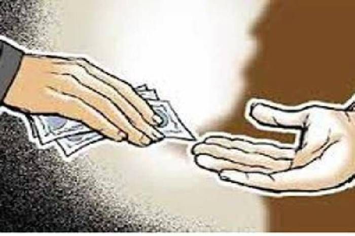 bribe अस्पताल के ही कम्प्यूटर ऑपरेटर के वेतन बिल पास करने के एवज में लिए 1000, अकाउंटेंट गिरफ्तार